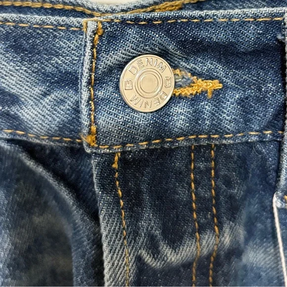 Eb Denim Low Rise Cut Offs inTommy
Size 25 NWT - Picture 8 of 10